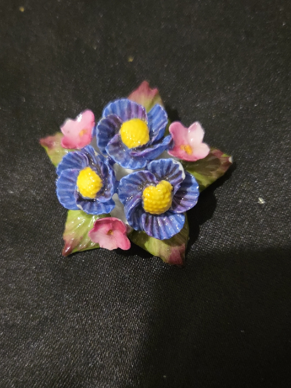 AYNSLEY VINTAGE FINE PORCELAIN BROOCH